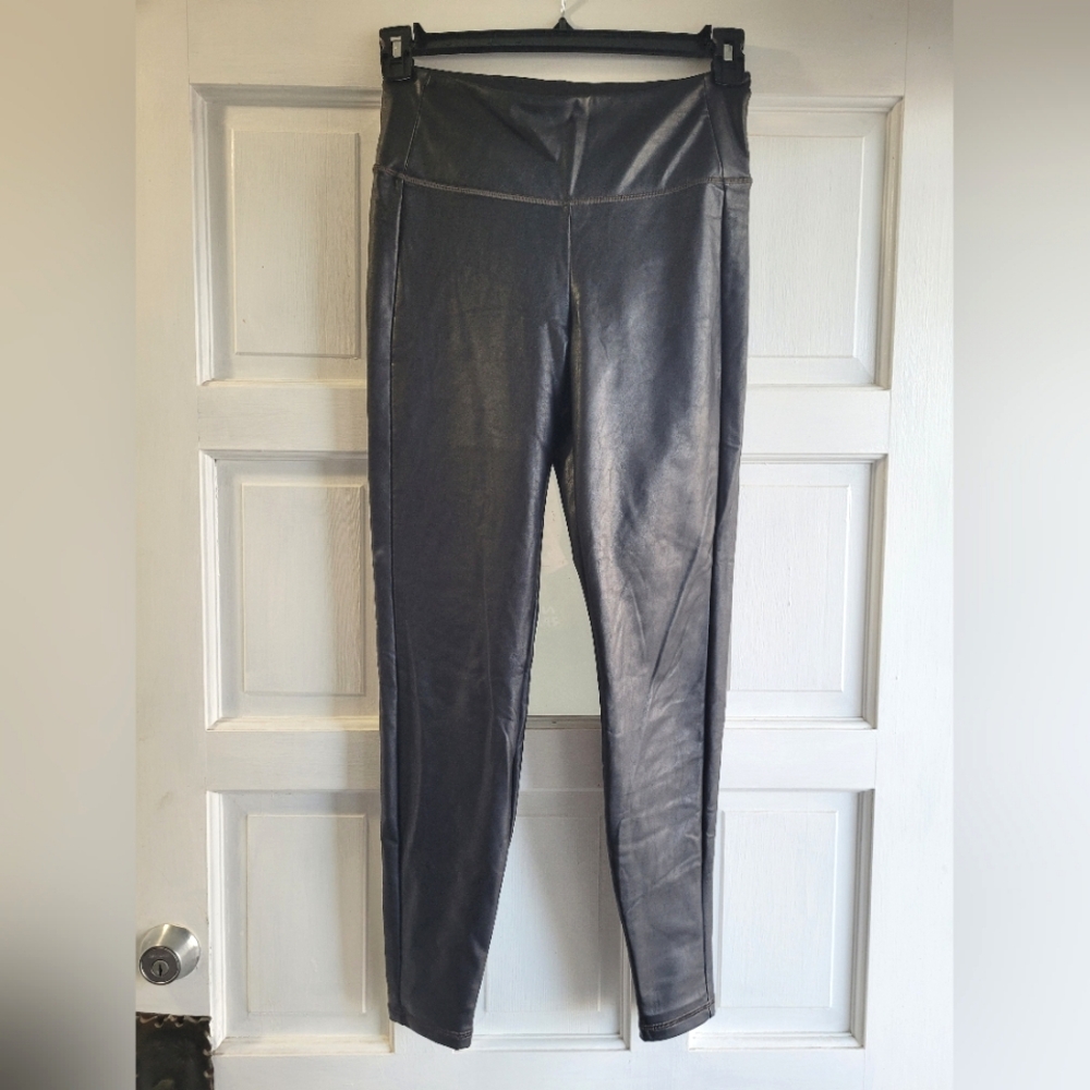 Athleta Black "All Over Gleam Tight" Faux Leather Leggings Size Small